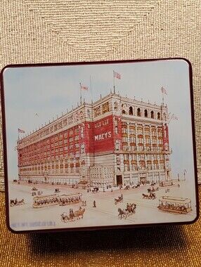 Vintage Macy's collectible advertising tin box,  manufactured  1987. (C40)